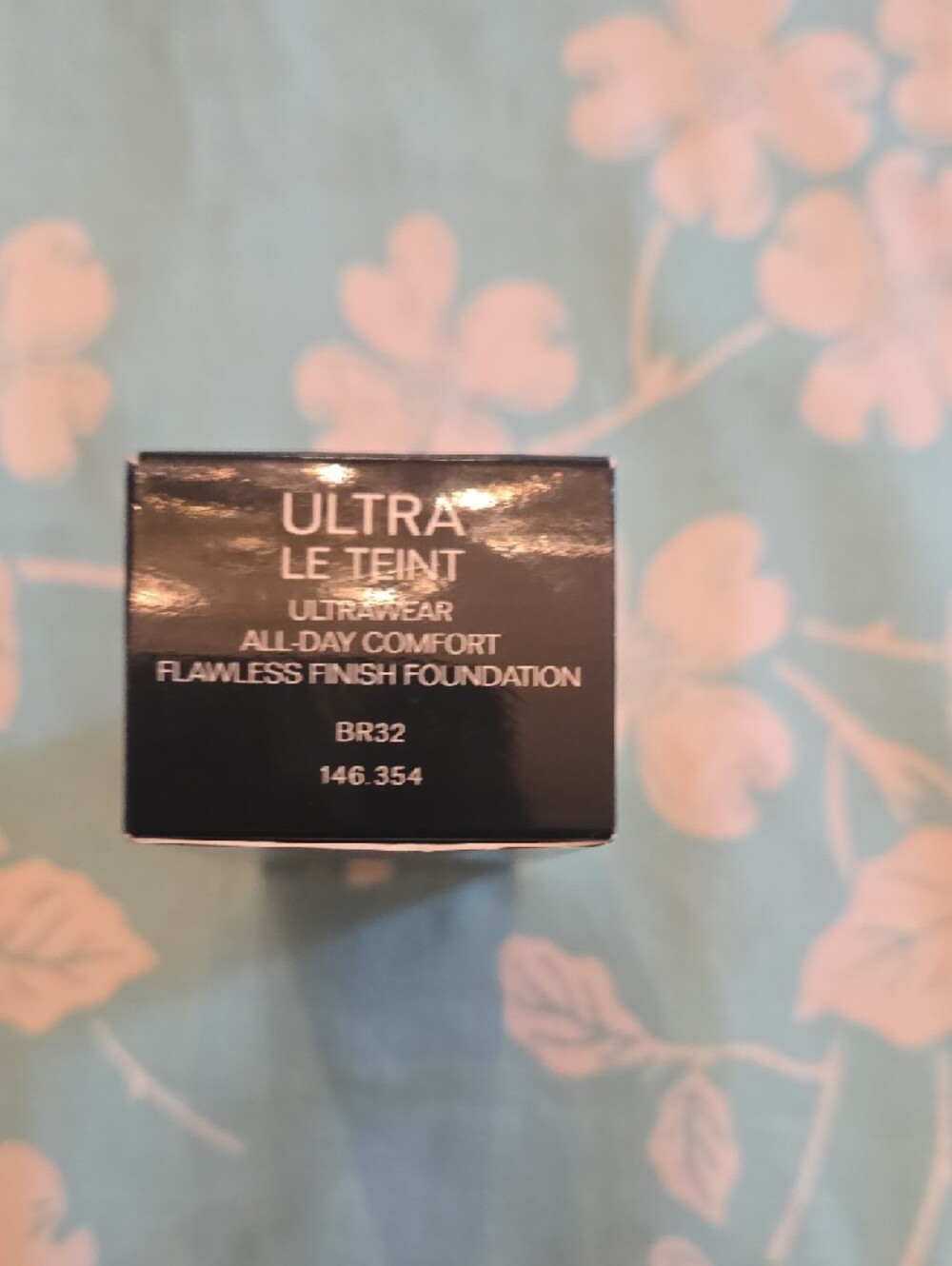 CHANEL Ultra Le Teint Flawless Finish Foundation - Picture 8 of 9